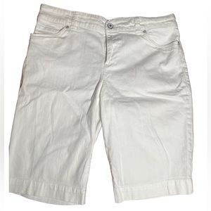 IZOD Jean Denim Jean Shorts with Pockets. Size 10.